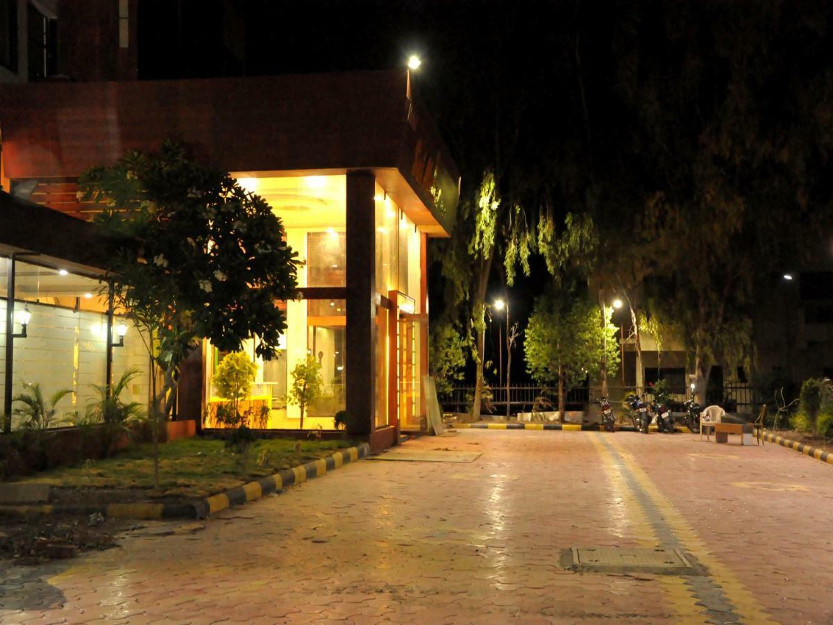 Hotel Malhar Palace Shirdi Buitenkant foto