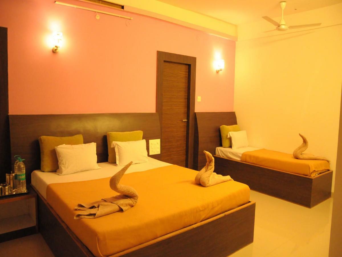 Hotel Malhar Palace Shirdi Buitenkant foto