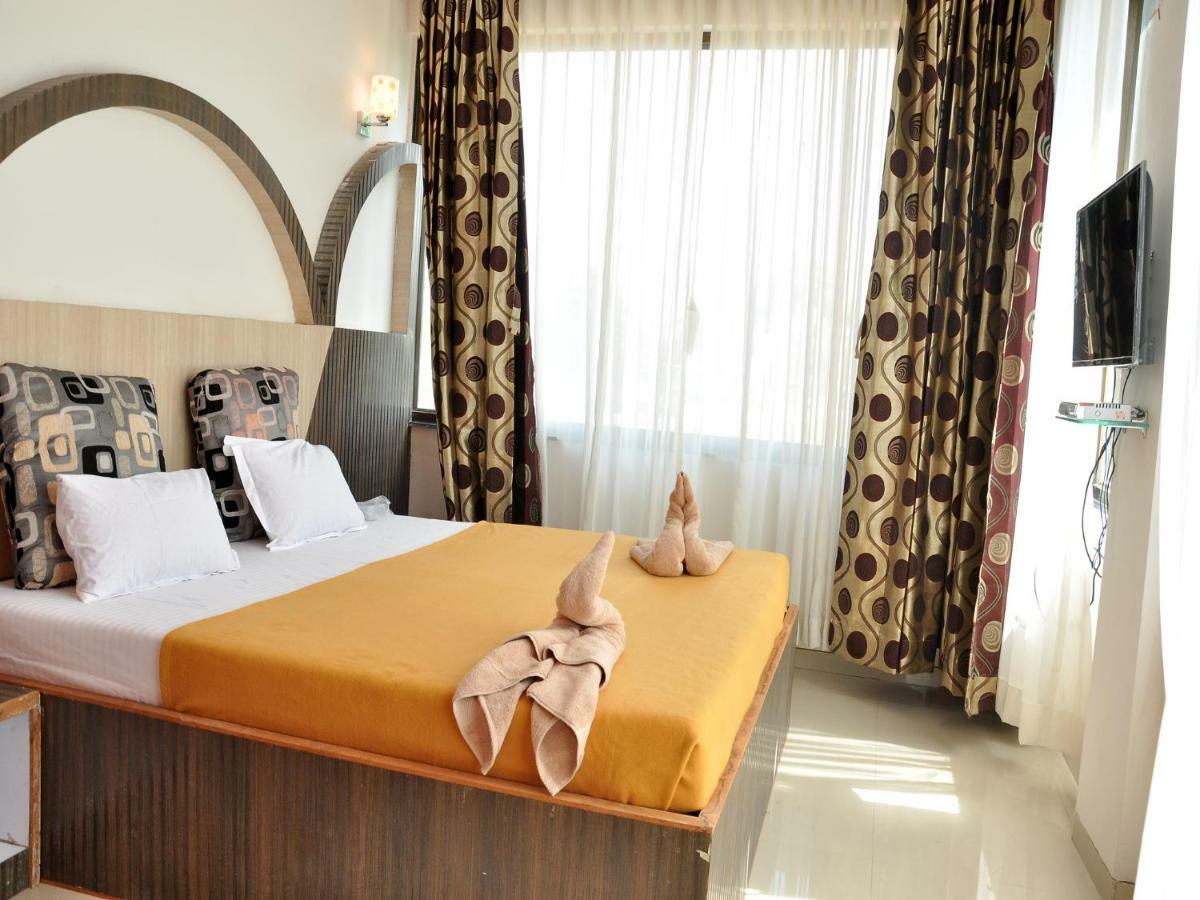 Hotel Malhar Palace Shirdi Buitenkant foto